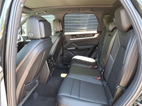 Used 2025 Porsche Cayenne image 24