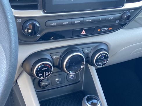 Used 2020 Hyundai Venue SEL FWD image 38