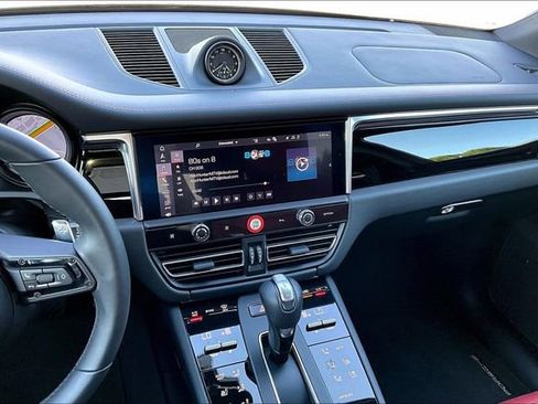 Used 2025 Porsche Macan image 15