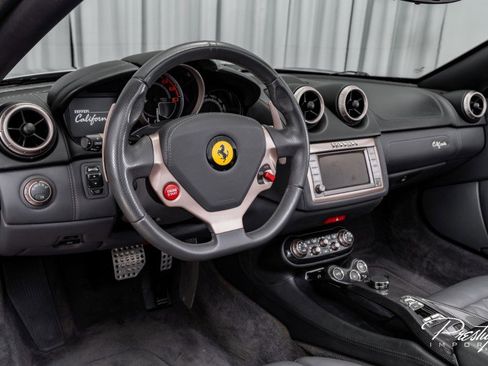 Used 2014 Ferrari California image 37