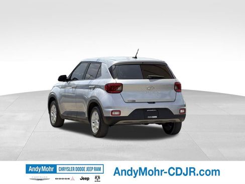 Used 2023 Hyundai Venue SE w/ Cargo Package FWD image 5