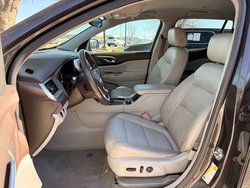 Used 2018 GMC Acadia SLT image 25