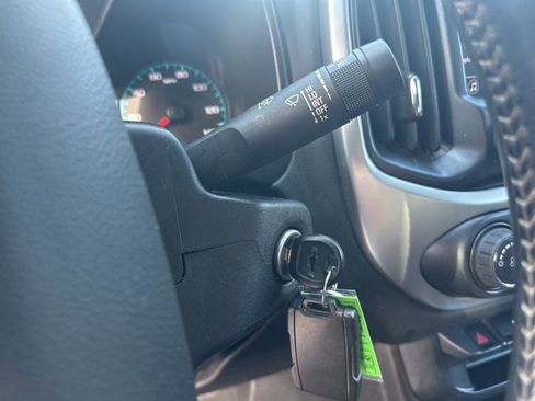 Used 2022 Chevrolet Colorado LT w/ LT Convenience Package image 14