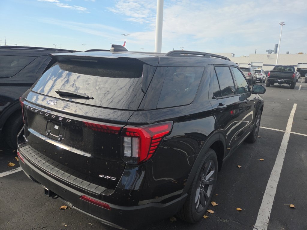 Used 2026 Ford Explorer Active w/ Active Comfort Package AWD/4WD image 11
