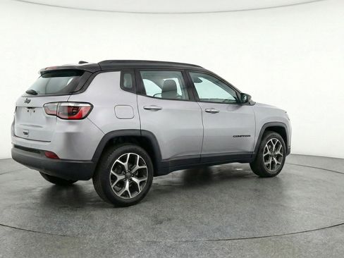 Used 2025 Jeep Compass Limited AWD/4WD image 9