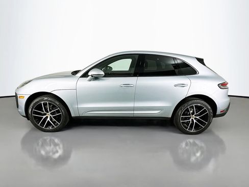 Certified 2025 Porsche Macan AWD/4WD image 2