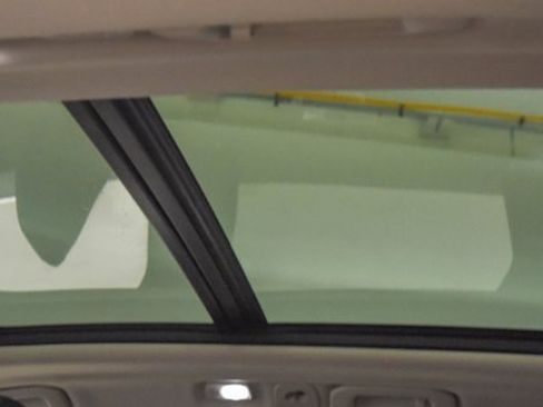 Used 2022 Volvo XC60 B5 Momentum w/ Climate Package image 16