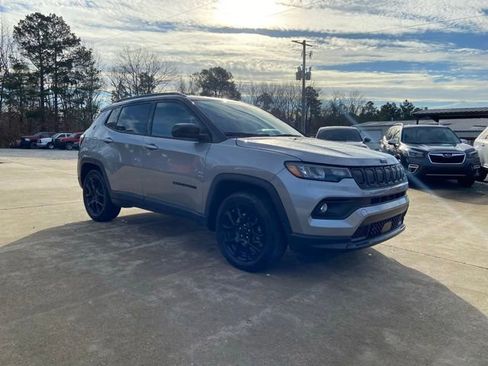 Used 2022 Jeep Compass Altitude image 2