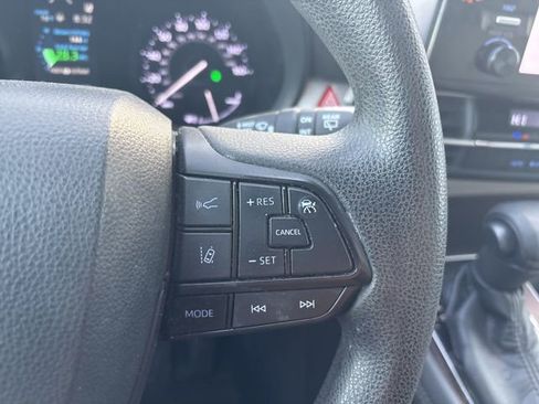 Used 2022 Toyota Sienna LE image 16