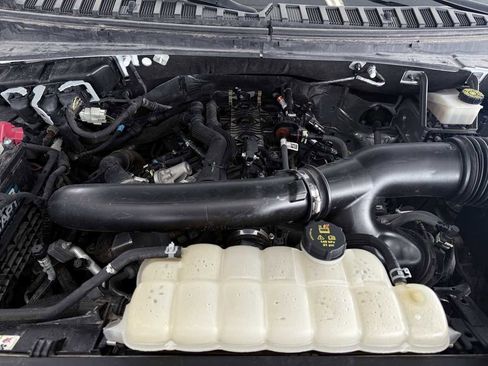 Used 2022 Ford Expedition XLT image 40