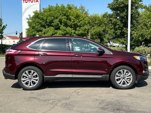 Used 2024 Ford Edge Titanium image 3