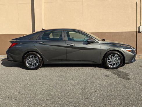 New 2025 Hyundai Elantra Sport image 3