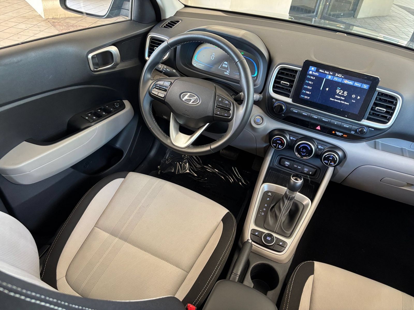 Used 2026 Hyundai Venue SEL FWD image 33
