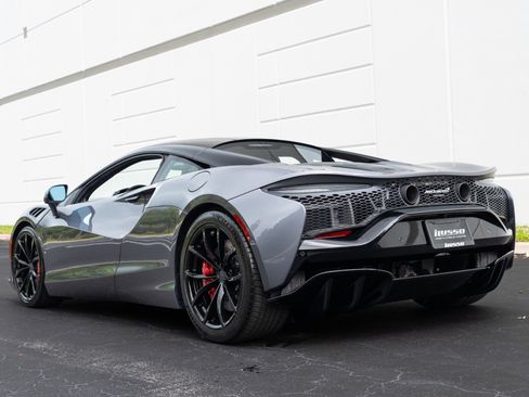 Used 2023 McLaren Artura RWD image 33