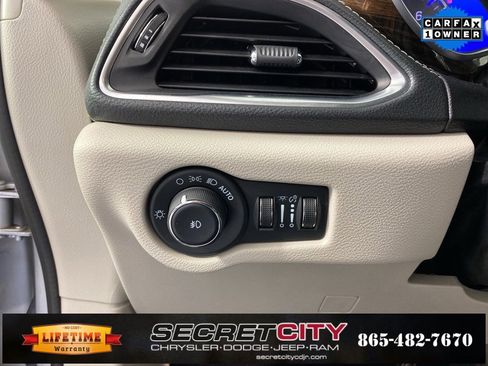 Used 2024 Chrysler Pacifica Limited image 14