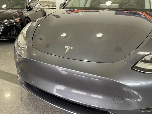 Used 2021 Tesla Model Y Long Range AWD/4WD image 11