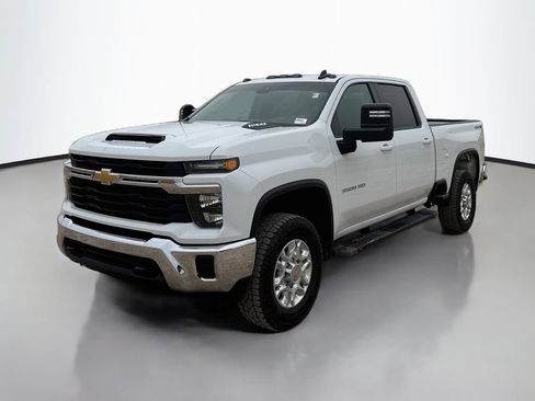 Used 2024 Chevrolet Silverado 3500 LT AWD/4WD image 3