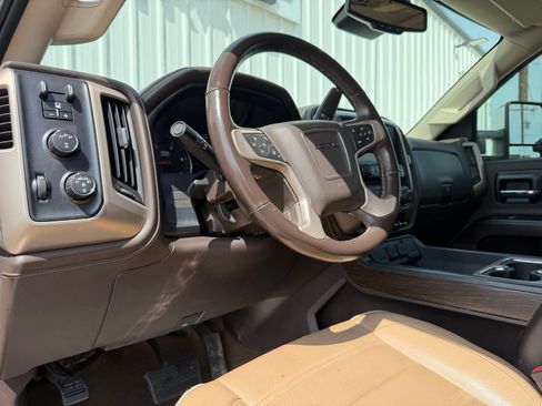 Used 2017 GMC Sierra 2500 Denali w/ Duramax Plus Package AWD/4WD image 16