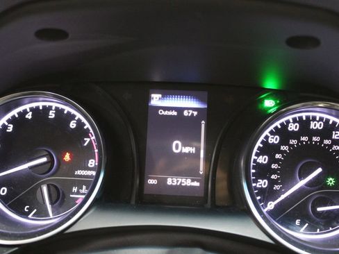 Used 2018 Toyota Camry SE image 17