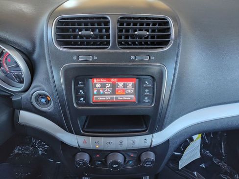 Used 2011 Dodge Journey Mainstreet w/ Flexible Seating Group image 4