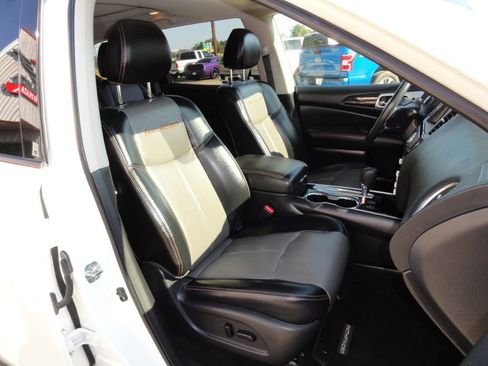 Used 2019 Nissan Pathfinder SL image 8