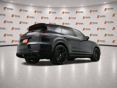 Used 2021 Porsche Cayenne Turbo w/ Premium Package Plus AWD/4WD image 52