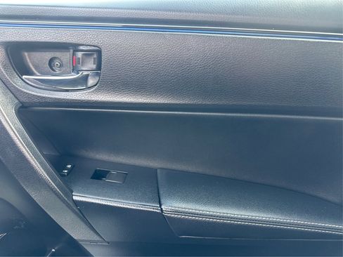 Used 2018 Toyota Corolla SE image 29