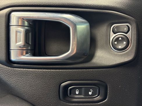 Used 2022 Jeep Wrangler Unlimited Sahara w/ Cold Weather Group image 29