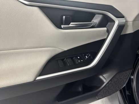 Used 2021 Toyota RAV4 XLE AWD/4WD image 19