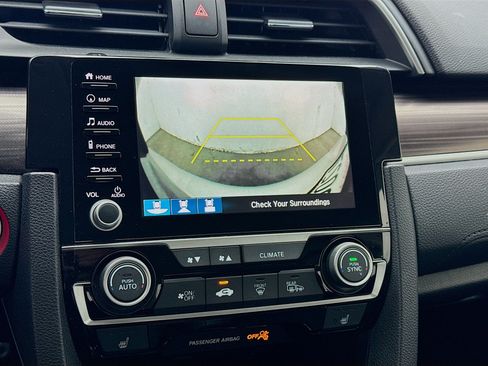 Used 2019 Honda Civic Touring image 10