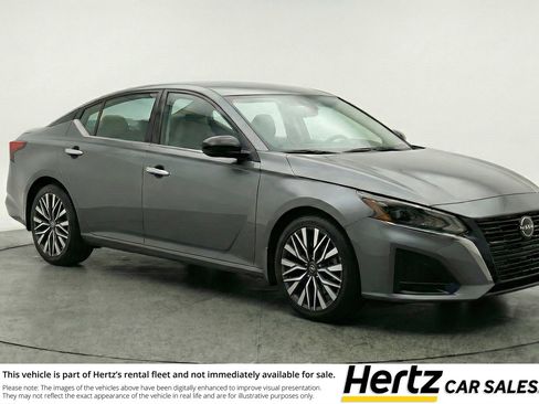Used 2025 Nissan Altima 2.5 SV image 1