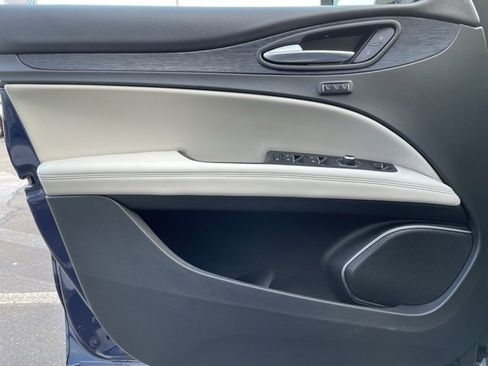 Used 2020 Alfa Romeo Stelvio Sprint w/ Nero Edizione image 9