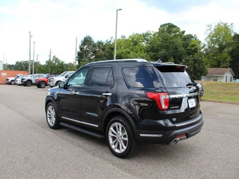 Used 2018 Ford Explorer Limited w/ Equipment Group 301A FWD image 8