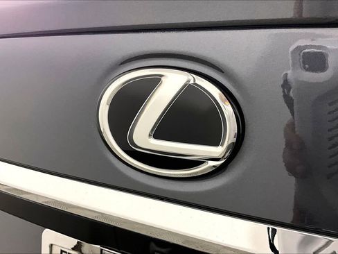 Used 2025 Lexus ES 300h w/ Premium Package image 29