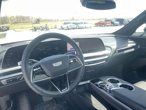 Certified 2024 Cadillac Lyriq Sport AWD/4WD image 18