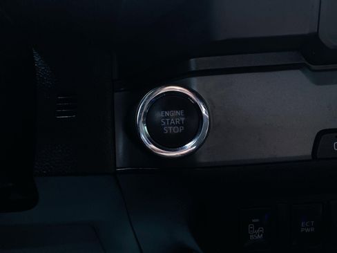 Used 2020 Toyota Tacoma SR5 image 8