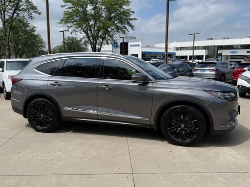 Used 2022 Acura MDX SH-AWD w/ Advance Package image 3