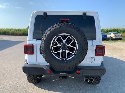 Used 2021 Jeep Wrangler Unlimited Sahara AWD/4WD image 6