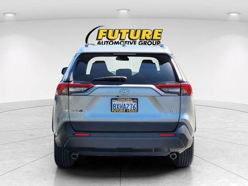 Used 2021 Toyota RAV4 LE FWD image 5