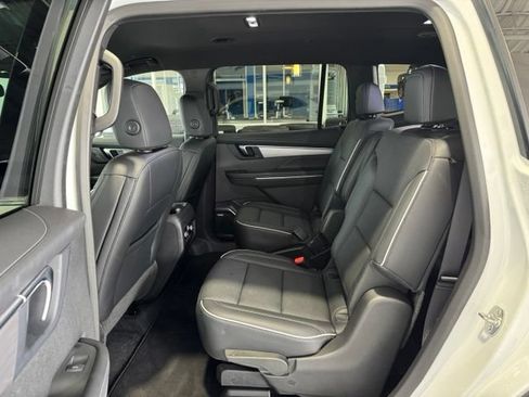 Used 2025 Buick Enclave Preferred FWD image 9