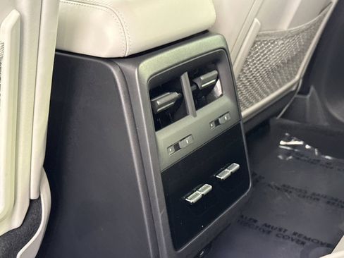 Certified 2025 Porsche Macan Electric RWD image 15