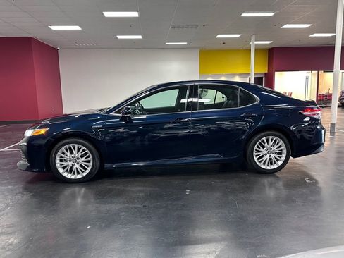 Used 2018 Toyota Camry XLE image 4