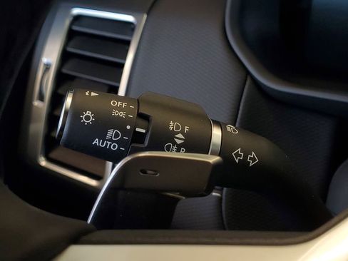 Used 2025 Land Rover Discovery Dynamic SE image 16