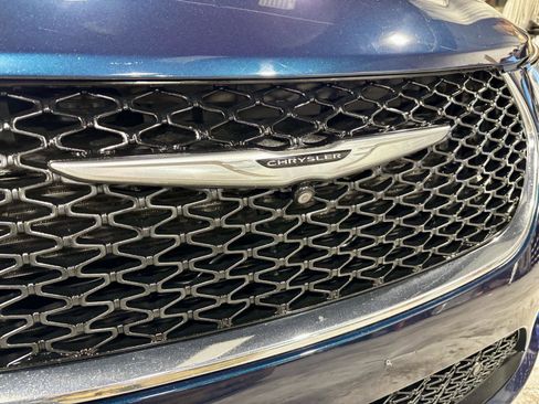 Used 2022 Chrysler Pacifica Limited image 28