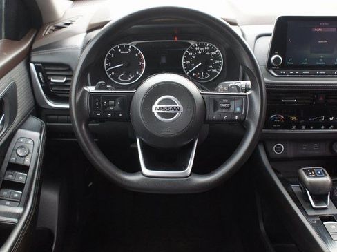 Used 2021 Nissan Rogue SV image 5
