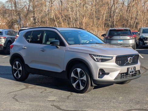 New 2026 Volvo XC40 B5 Plus w/ Protection Package Premier image 3