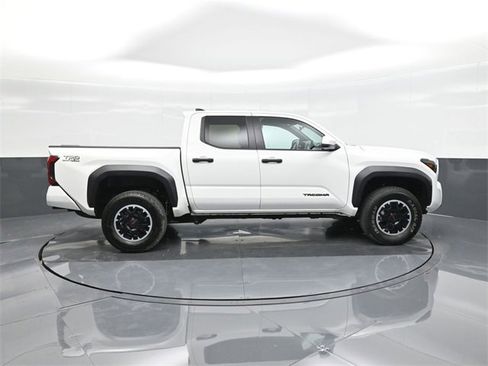 Used 2024 Toyota Tacoma TRD Off-Road image 26