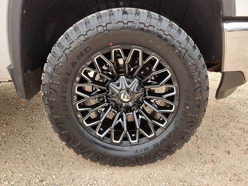 Used 2025 Chevrolet Silverado 2500 LT AWD/4WD image 7