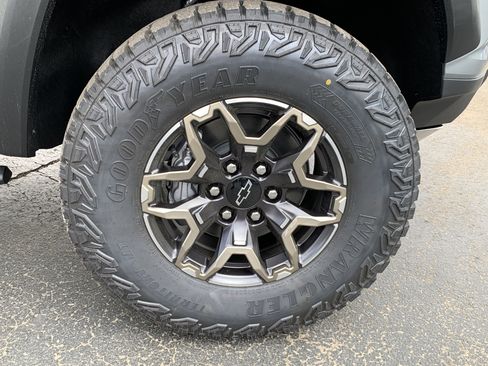 New 2026 Chevrolet Colorado ZR2 w/ Technology Package AWD/4WD image 3