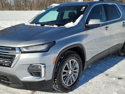 Used 2023 Chevrolet Traverse LT image 3